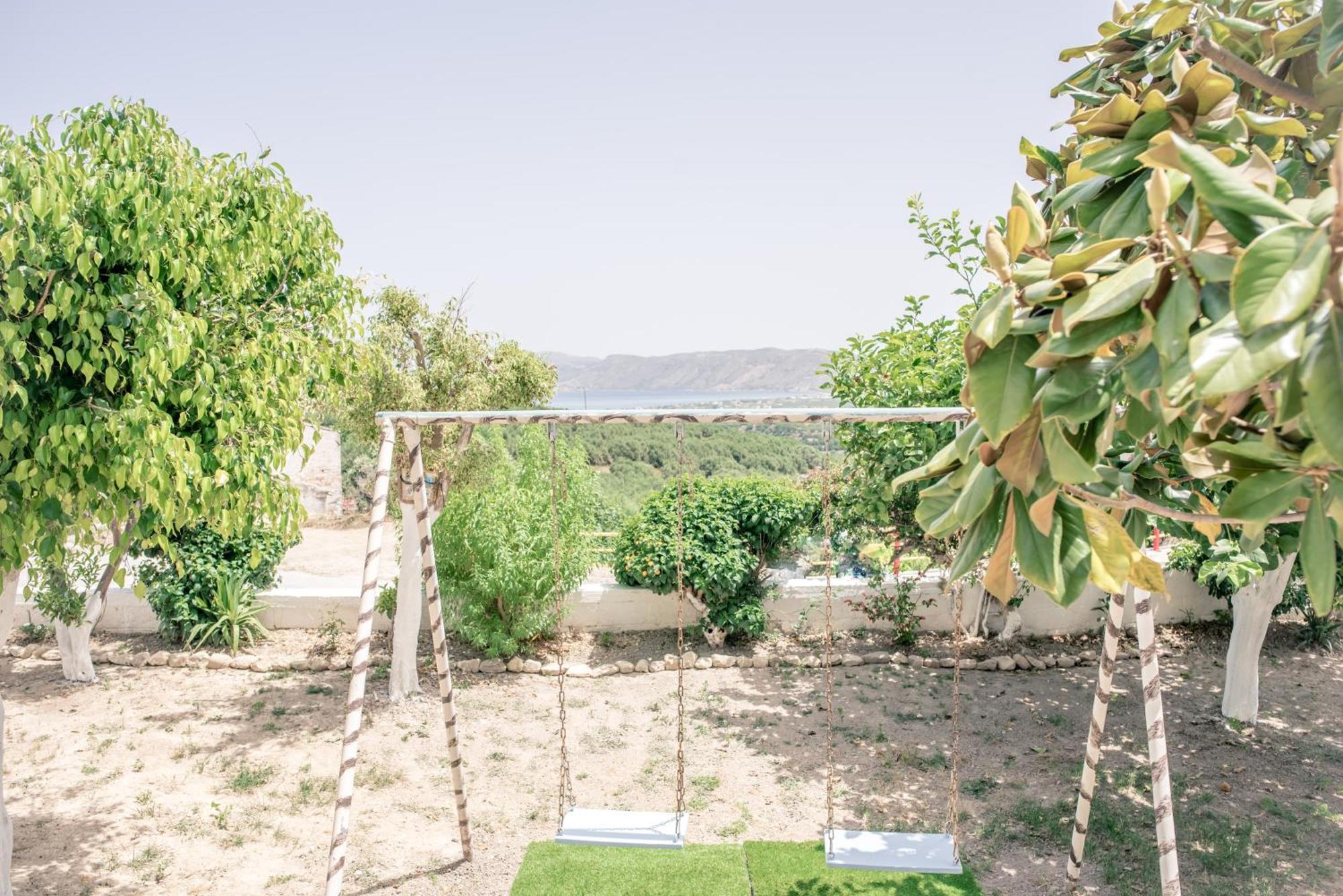 Villa Konstantina'S Fairytale House Kíssamos Esterno foto